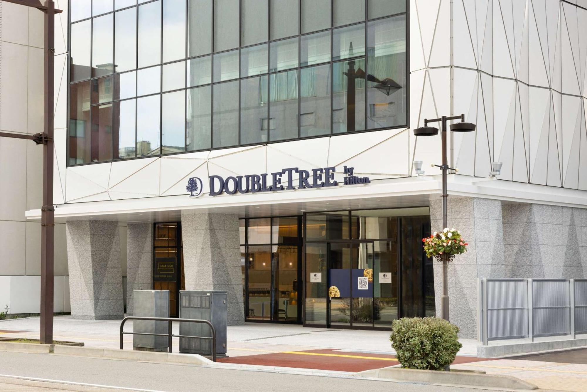 Hotel Doubletree By Hilton Toyama Station Exterior foto