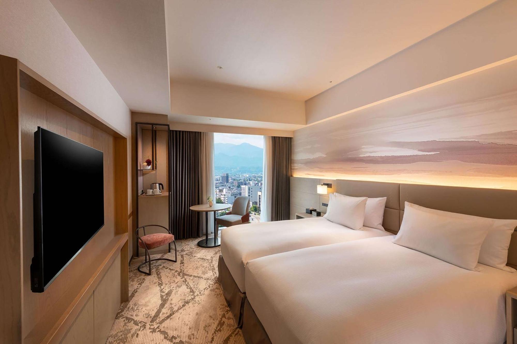 Hotel Doubletree By Hilton Toyama Station Exterior foto