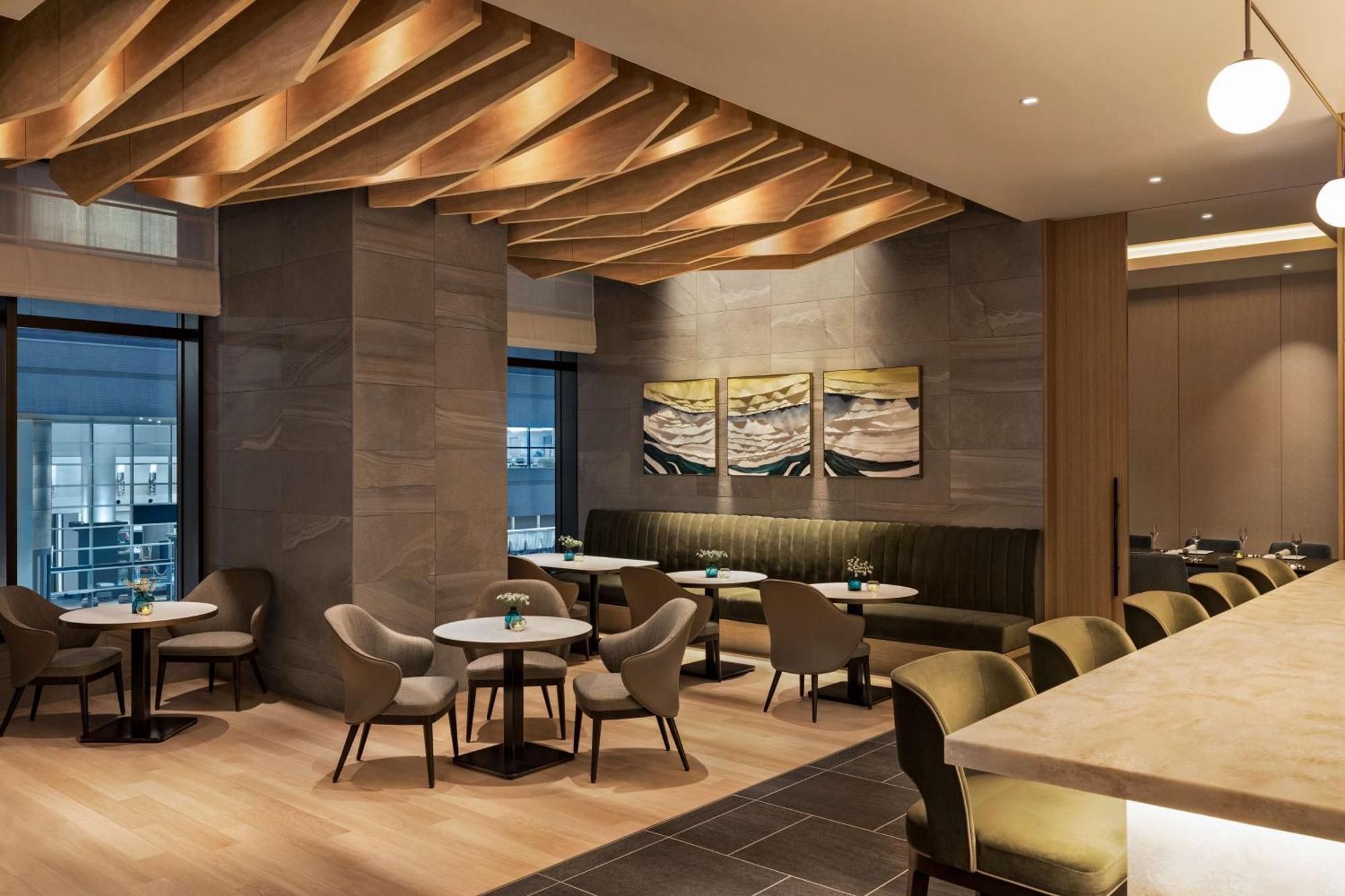 Hotel Doubletree By Hilton Toyama Station Exterior foto
