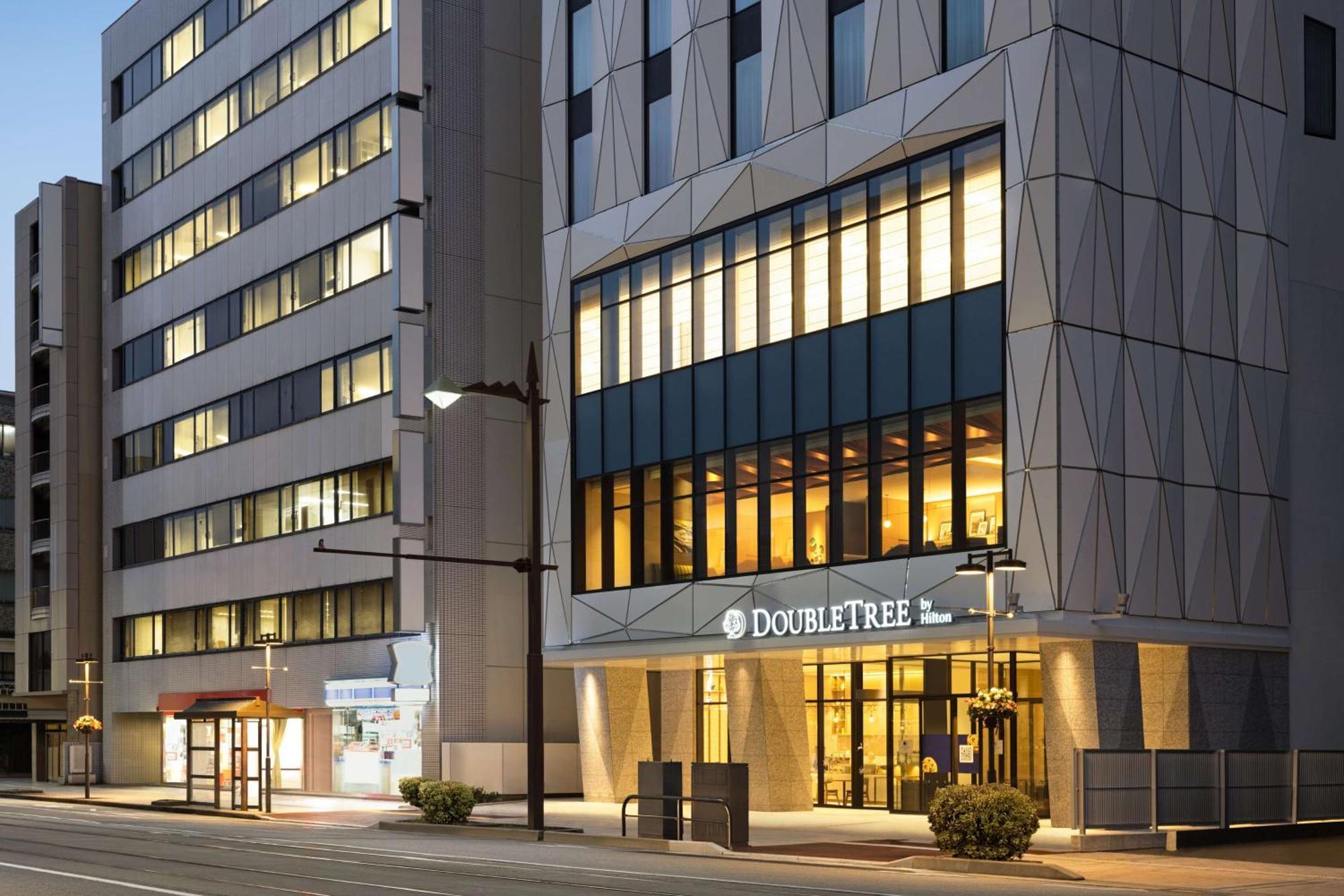 Hotel Doubletree By Hilton Toyama Station Exterior foto